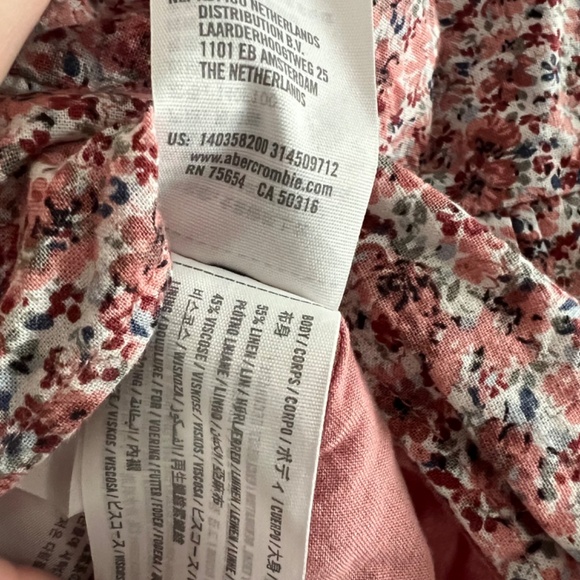 Abercrombie & Fitch Floral V-Neck Blouse - Picture 6 of 6